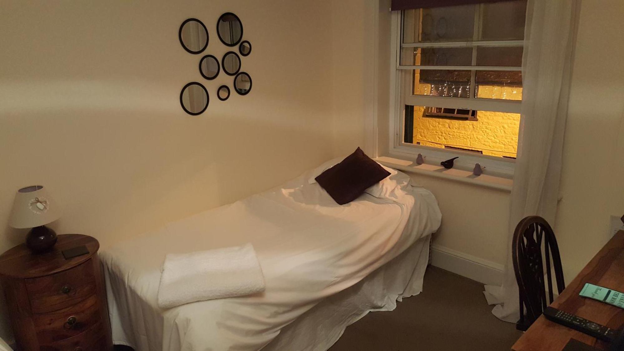 The Dolphin Hotel Wincanton Rum bild